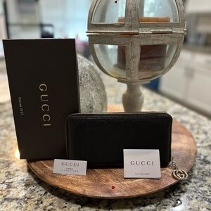 Gucci Guccisima chocolate brown leather Zip-Around Wallet w/box